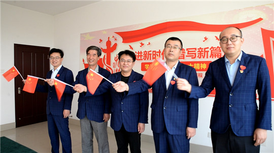 華全黨支部舉辦“獻禮祖國70華誕”活動，歌唱《我和我的祖國》